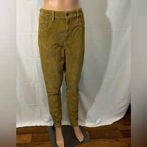 Levi's 721 High Rise Skinny  Corduroy Size 26